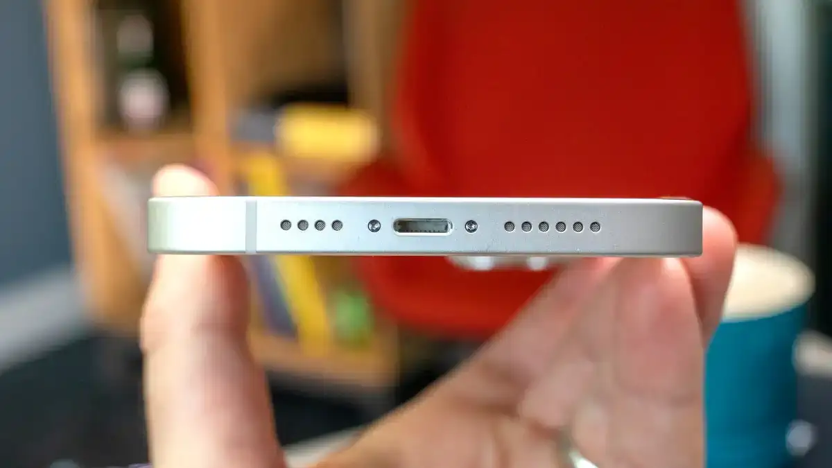 Η φημολογούμενη θύρα USB-C του iPhone 15 πιθανότατα θα είναι εξίσου αργή με την Lightning
