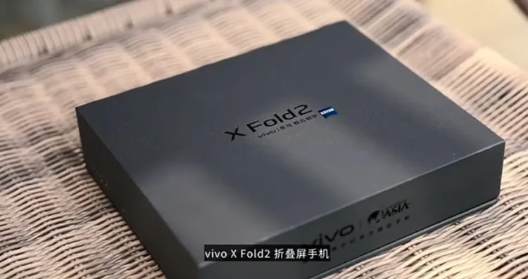 Vivo X Fold 2 box