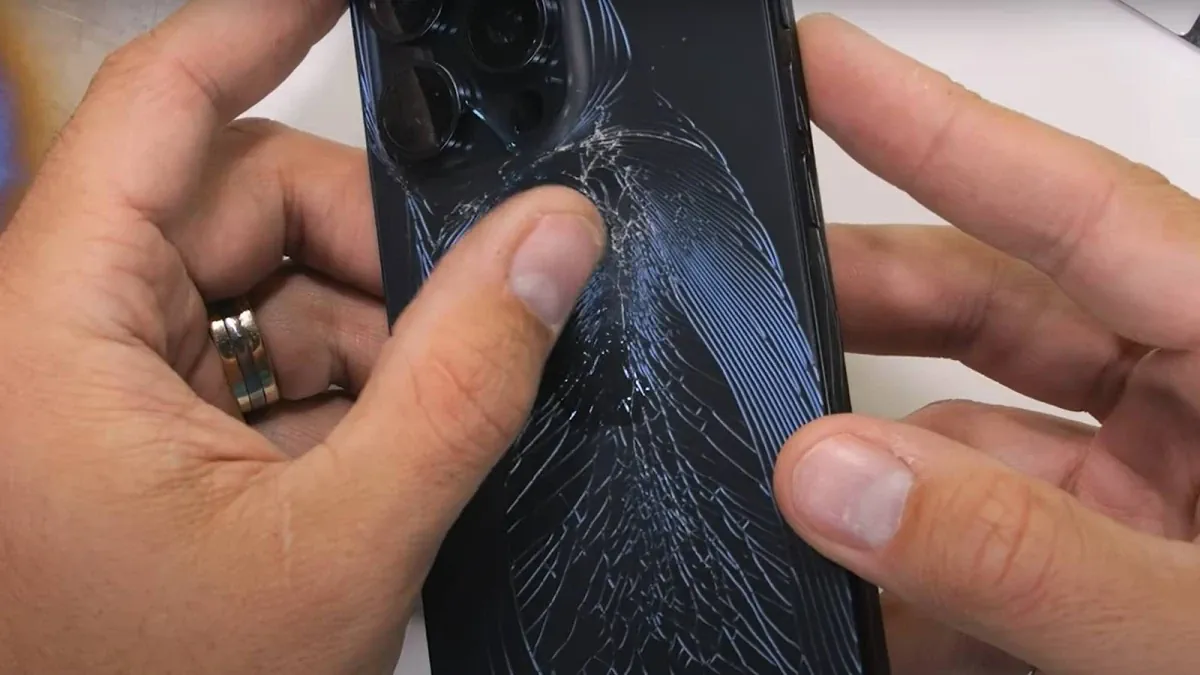 Το iPhone 15 Pro Max αποτυγχάνει παταγωδώς σε τεστ αντοχής
