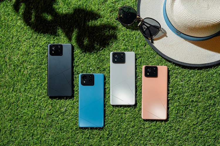 ASUS Zenfone 11 Ultra 1 grass