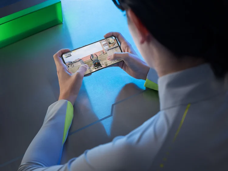 poco f6 hands on play