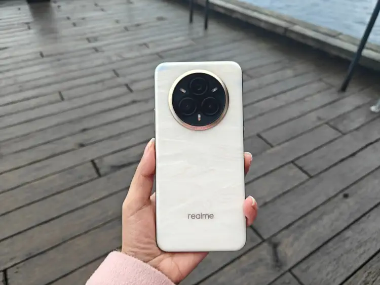 realme 14 pro back live photo