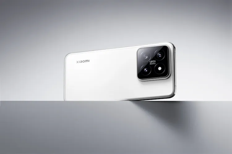 xiaomi 14 White Whole body 2