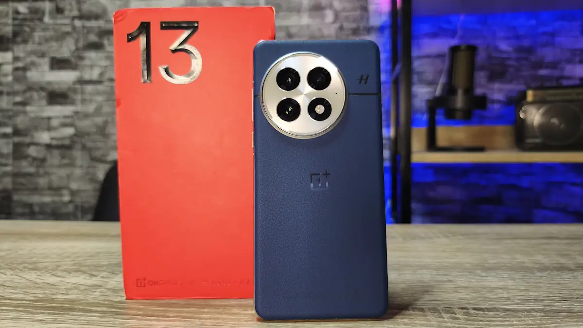 OnePlus 15: Νέες διαρροές για κάμερες και τεράστια μπαταρία