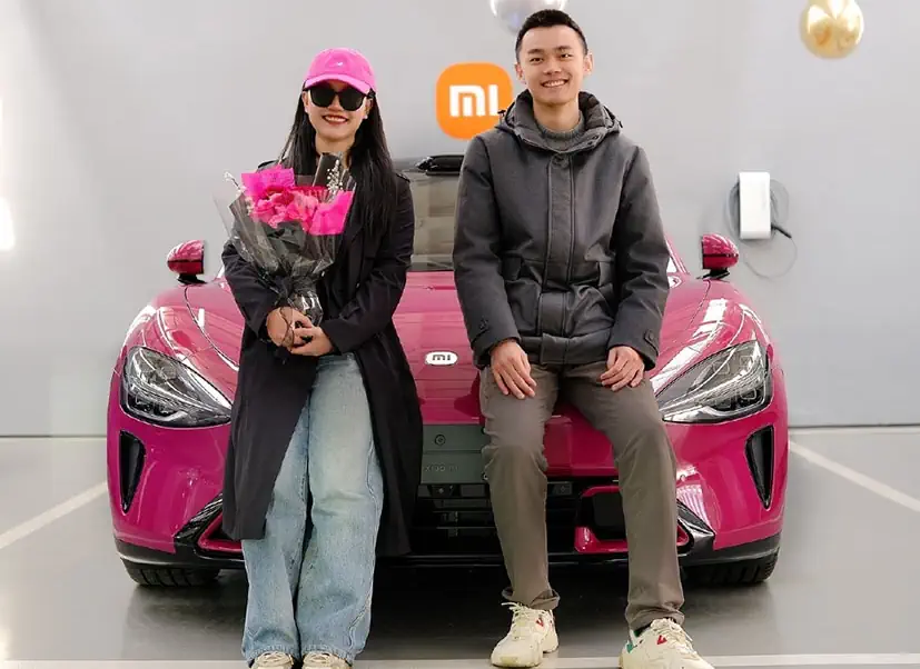 Xiaomi SU7 couple