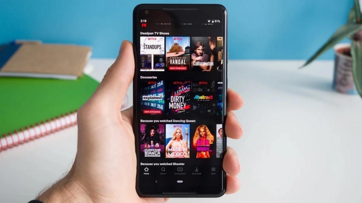 Το Netflix προσθέτει ένα φθηνότερο πρόγραμμα για όσους «θέλουν χαμηλότερη τιμή και θα παρακολουθούν διαφημίσεις»