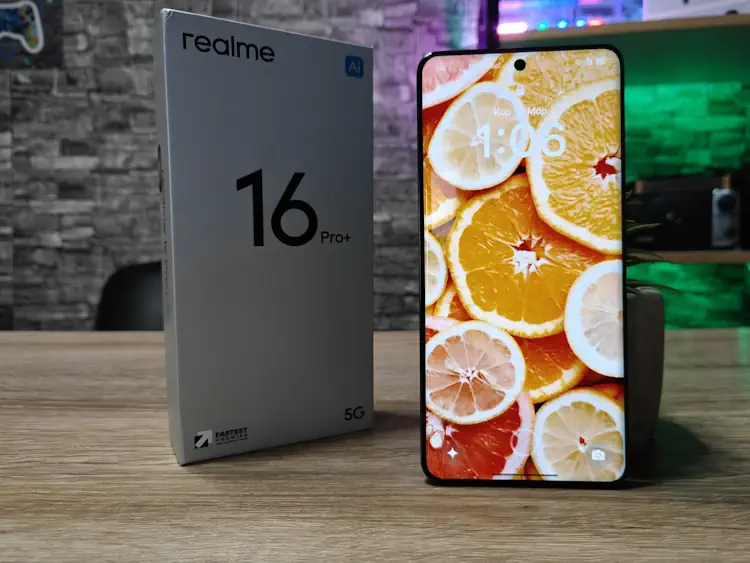 realme 16 pro plus screen
