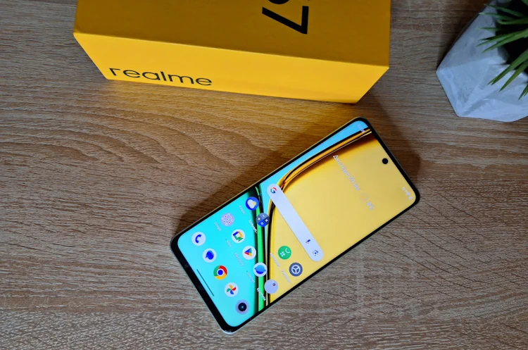 realme g67 screen