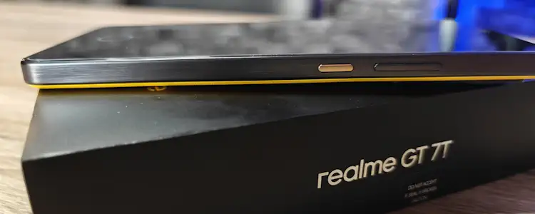 realme gt7t side